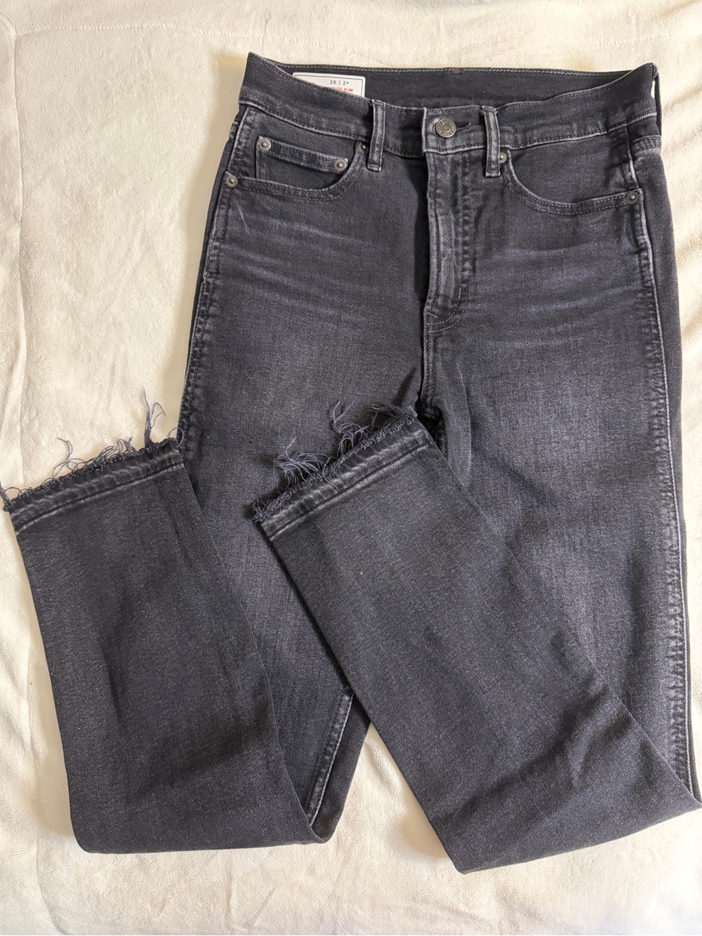 GAP High-Rise Raw Hem Jeans - Charcoal Black
